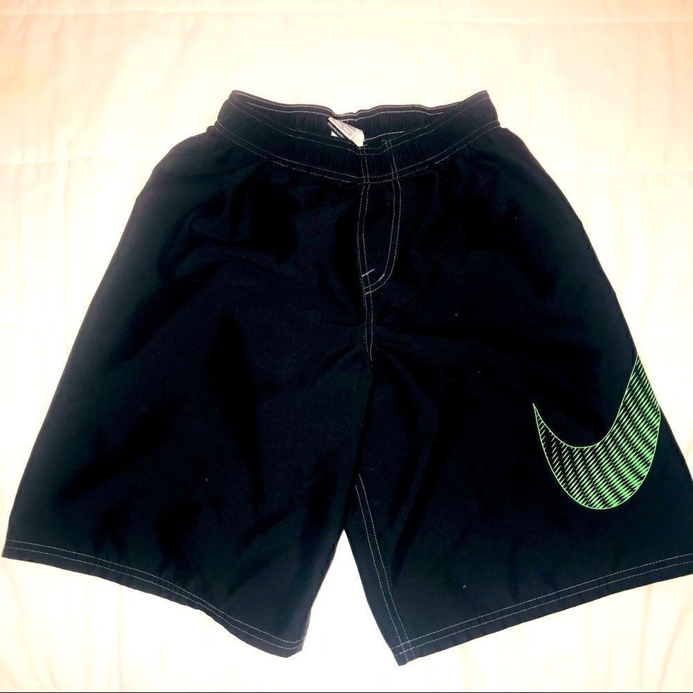 Nike basketball shorts in size boys XL